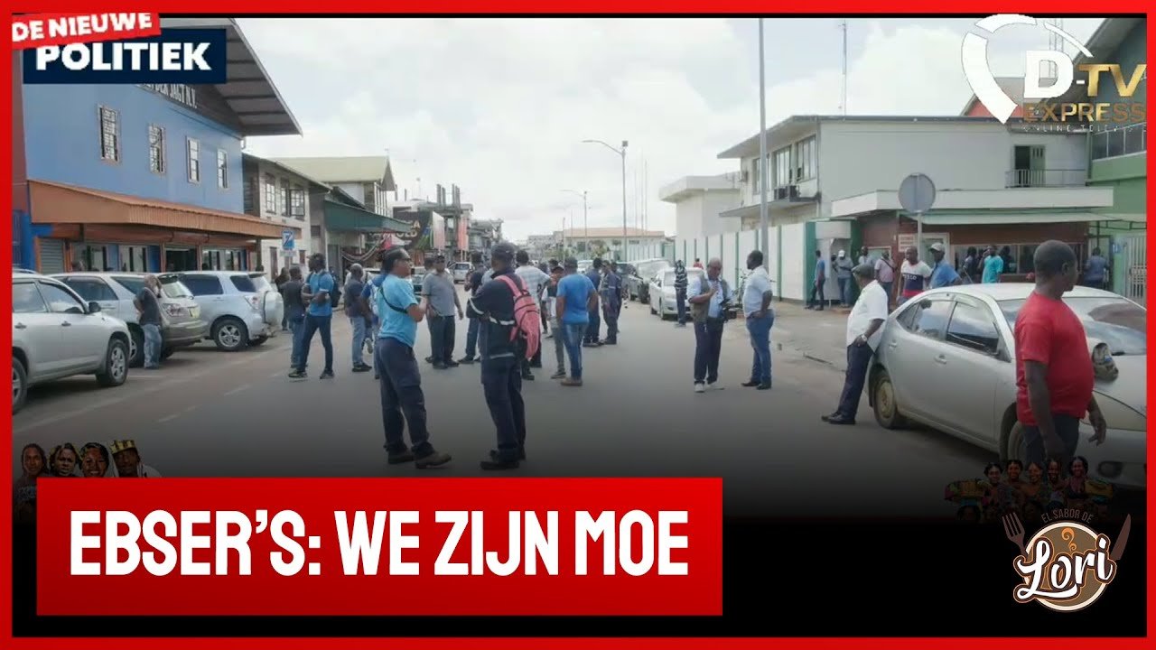 Medewerkers EBS barricaderen Saramaccastraat (Suriname)