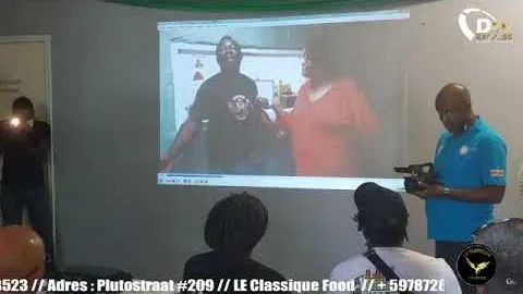 Flitsen vanuit huldiging Ricardo Seedo, sound engineer