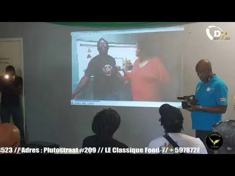 Flitsen vanuit huldiging Ricardo Seedo, sound engineer