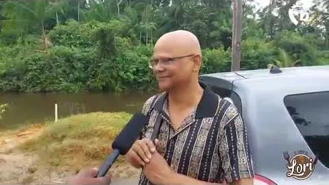 Hoofdweg Saramacca weg (Hamburg) zwaar onderwater