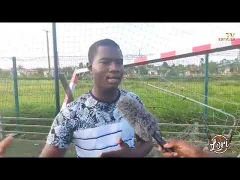 Jongeren Hannaslust klagen over slechte staat kunstgras veld.
