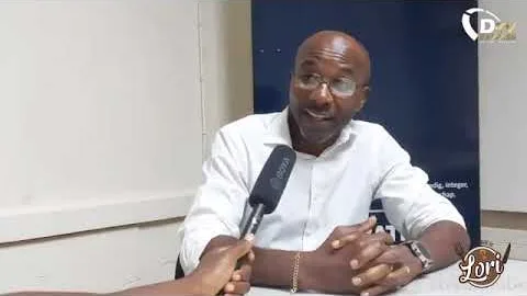 2jaar Regering Santhoki lood om oud ijzer . Doe voorzitter Steven Alfaisi