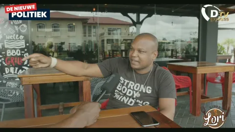 beslissing NPS onder een vergrootglas met npser Valies