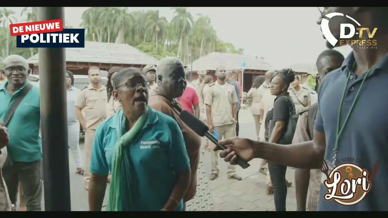 Grote groep Bestuursambtenaren protesteren bij min ROS