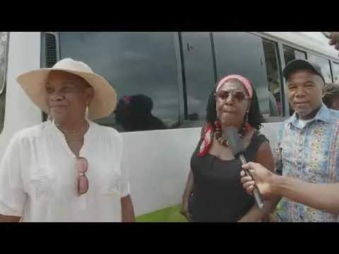 Grote wegbarricade te Bronsweg: economisch verkeer plat