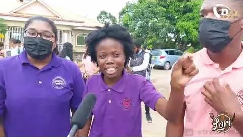 Leerlingen scholengemeenschap Kwatta protesteren tegen