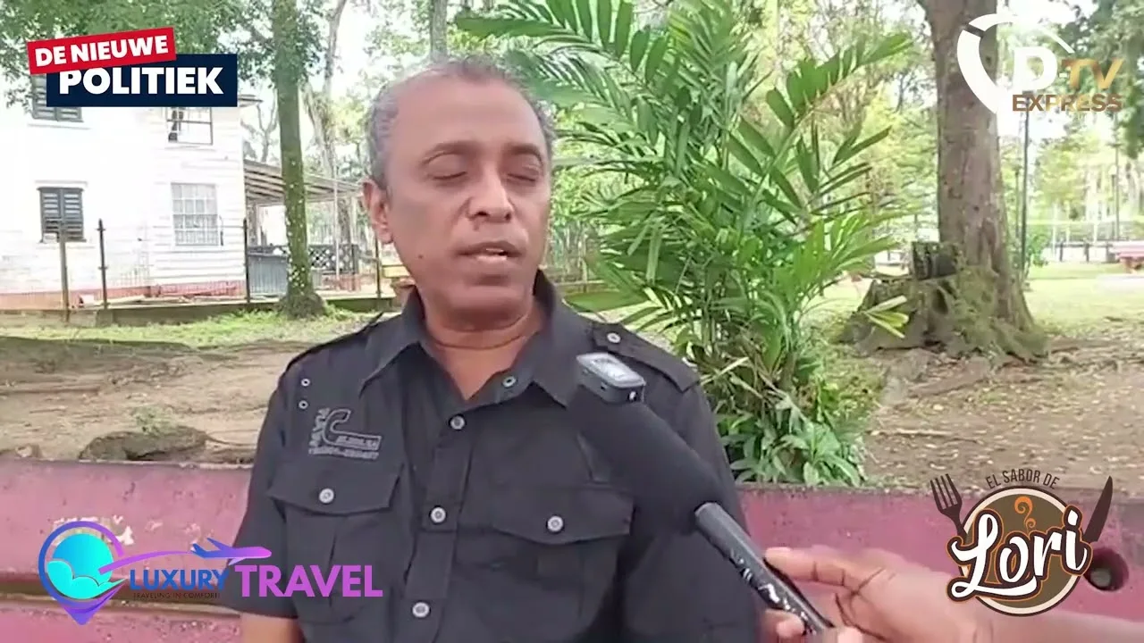 Mensen met een beperking met de handen in het haar