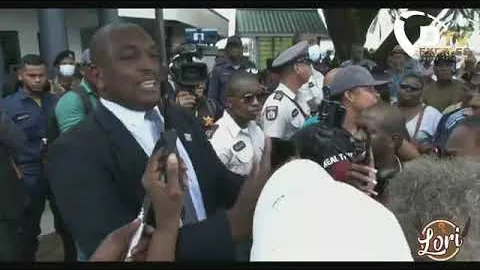 Protesten tegen buitenfunctiestelling Hellings en Gentle (Suriname)