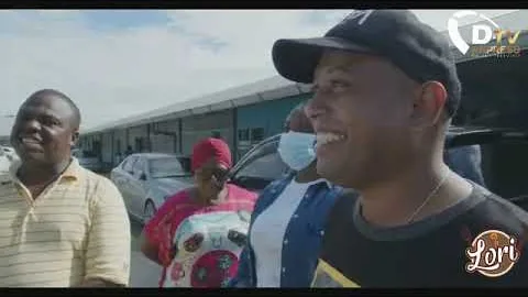 Schoolkinderen Winti Wai en Sophialust krijgen brood op school