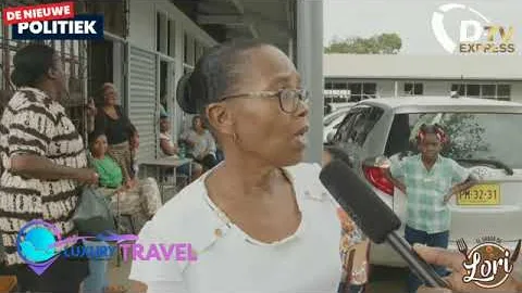 Vernieling en inbraak bij Geertruida Pontschool. Ouders met handen i/h haar