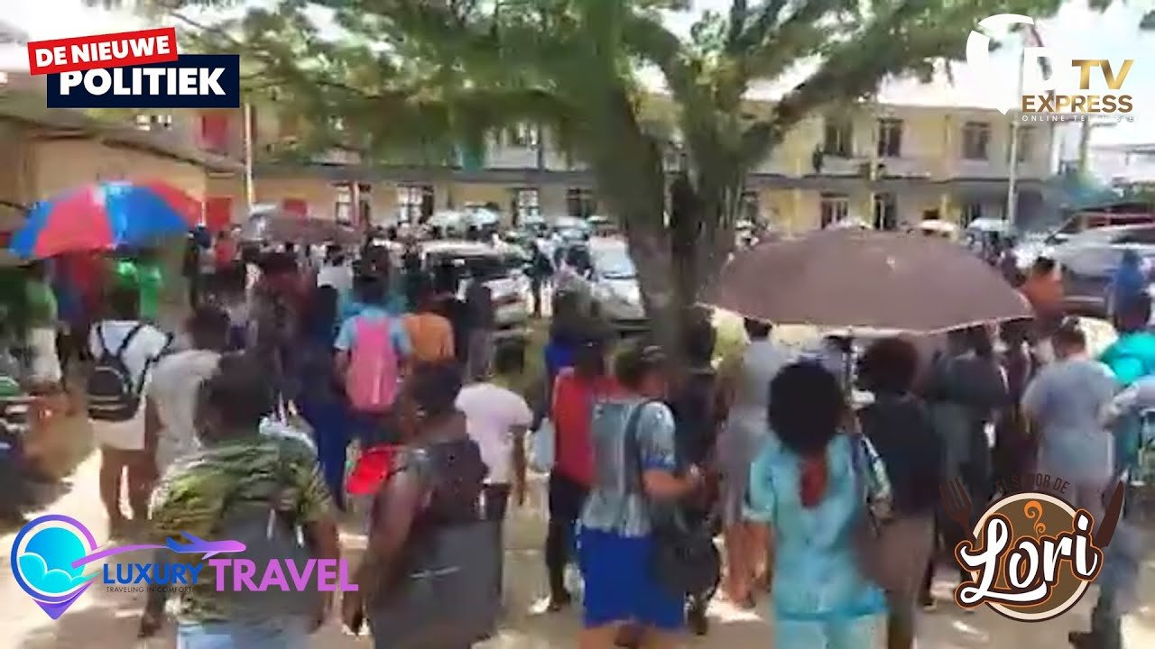 Leerkrachten halen collega van school te Zorg en Hoop (Suriname)