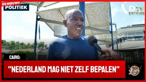 Man protesteert bij Nederlandse Ambassade: Eist gerechtigheid