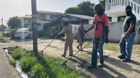 DC Vijfhoven geeft startsein voor Krin Birti-project in Paramaribo Zuid