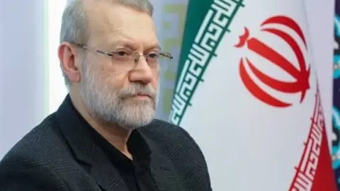 Larijani ontkent onderhandelingsbereidheid Iran: “Trump creëert chaos”