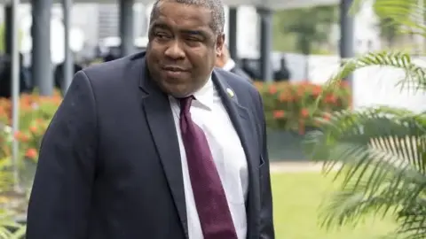 Hoefdraad vraagt DNA besluit over zijn vervolging uit 2020 opnieuw te beoordelen