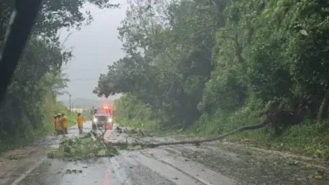 Tropische golf op weg naar Suriname: zware regenval en harde wind verwacht