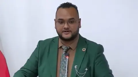 Minister wil terugstorting bij onterechte salarisontvangst Lalmohamed