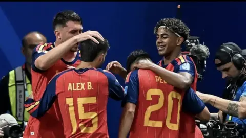 Spanje naar halve finale na late treffer van Merino